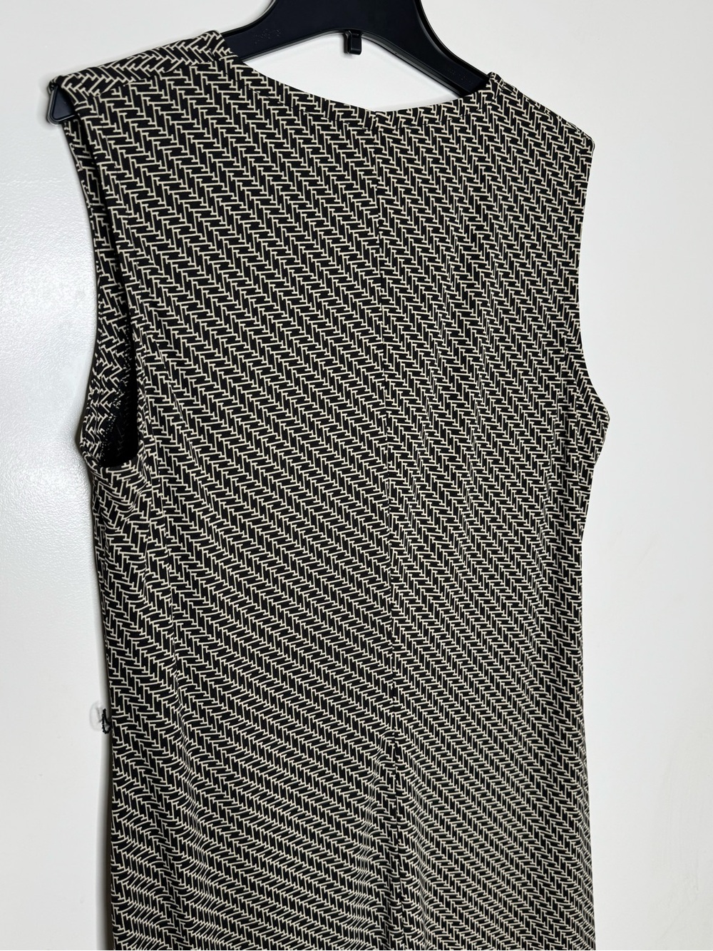 Sleeveless V-Neck Maxi Dress in Black and Cream - Unknown Brand - Picture 5 of 6